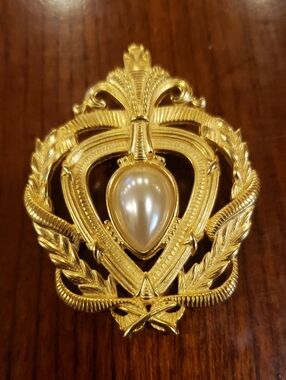 Vtg Paquette Gold-Tone Crest Brooch with Faux Pearl Accent
